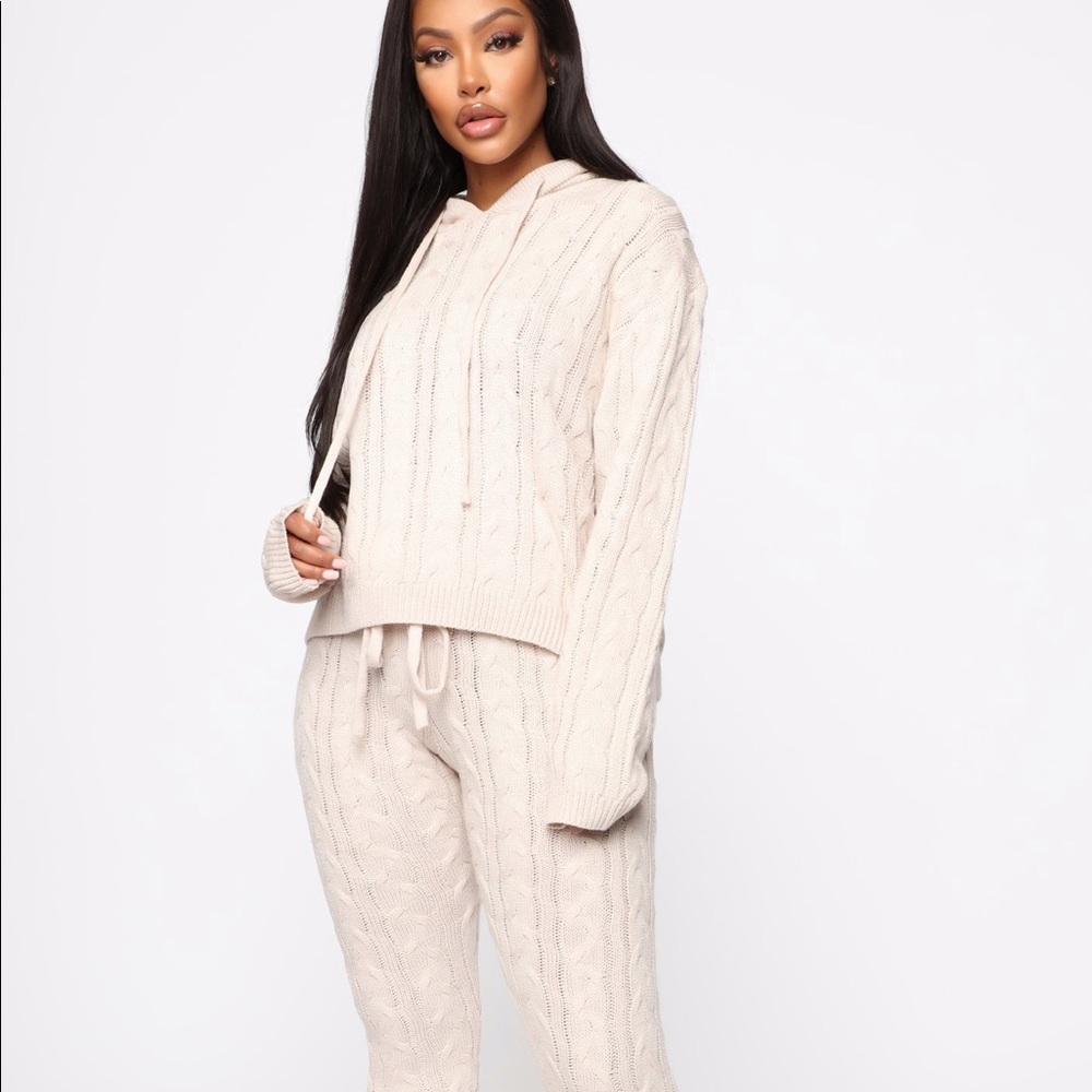 Medium Cable Knit Set - Picture 2 of 2